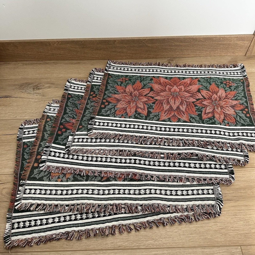 VTG Christmas Poinsettia Tapestry Placemats Set 6 Fringe Red Green 90's 19x14